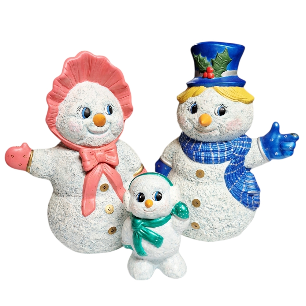 Festive Christmas Snowman Family Figurines - Multicolor
